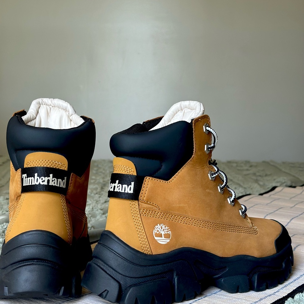 Adley Way Timberland hiking boots size 7.5 women’s men’s 6